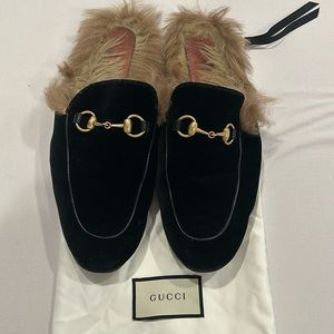 Gucci black velvet Princeton fur slides